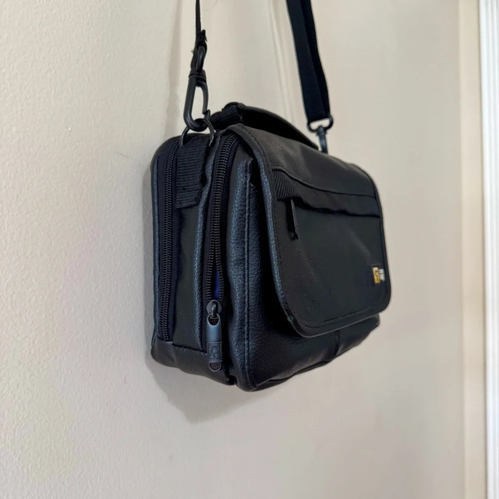 Black Case Logic Camera Bag Faux leather padded bag